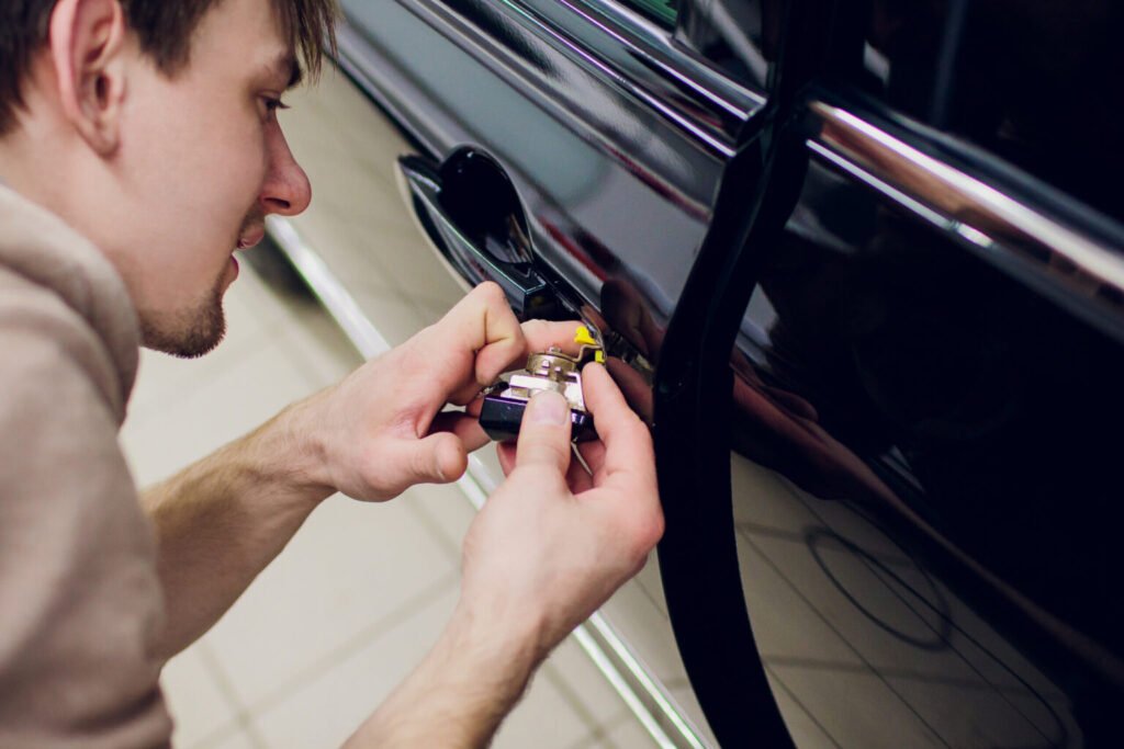 Hyde Park Auto Locksmith Near Me - Re-Entry Lock & Safe